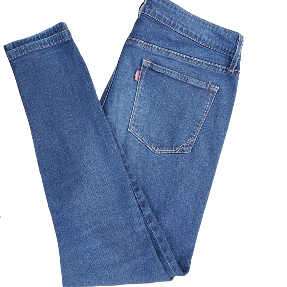 Levi's Denim - EUC Levis jeans size 8. mid rise